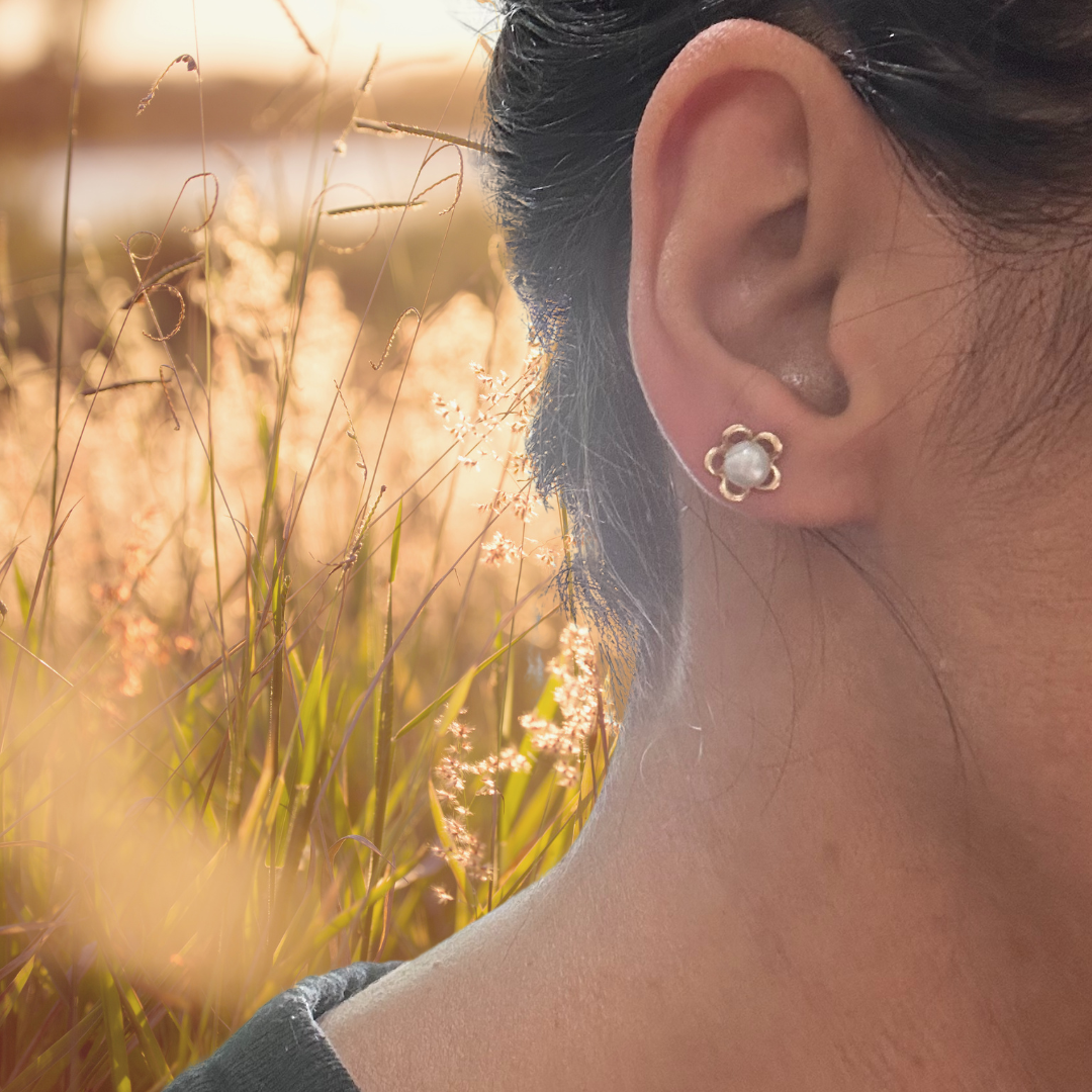 Jacques - Grey pearl studs