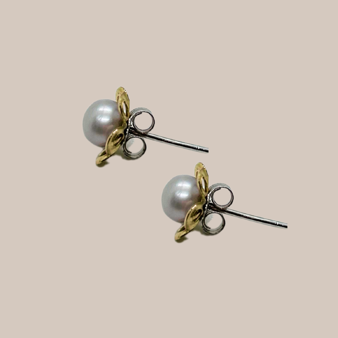 Jacques - Grey pearl studs